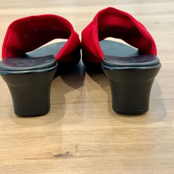 Munro 'Traci' Mule Sandals in Red Fabric - Women's size 7 - Picture 5 of 8